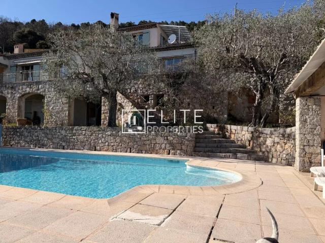Maison 5 pièces 221 m²