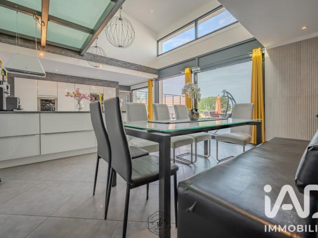 Maison 5 pièces 221 m²