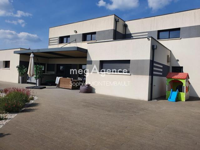 Maison 5 pièces 235 m²