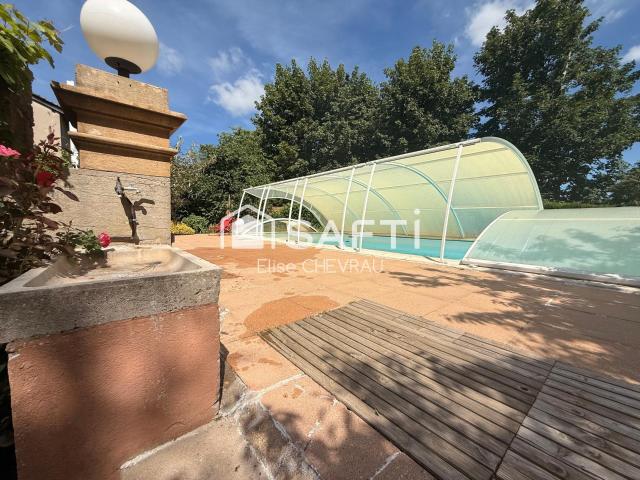 Maison 5 pièces 235 m²