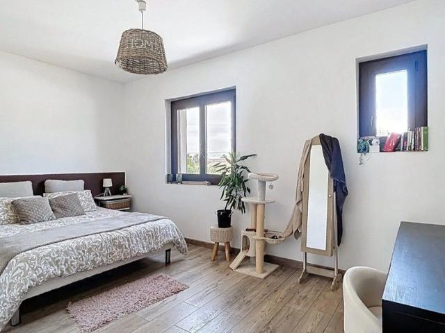 Maison 5 pièces 235 m²