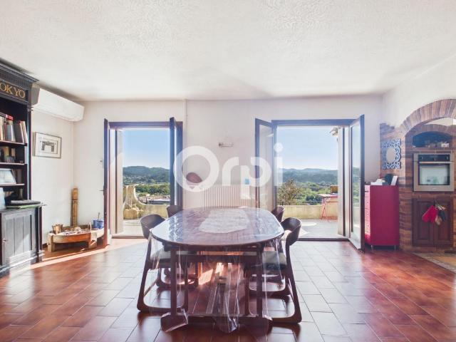 Maison 5 pièces 235 m²