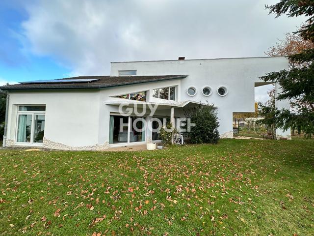 Maison 5 pièces 238 m²
