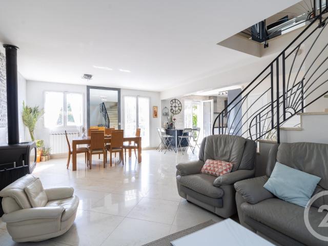 Maison 5 pièces 230 m²