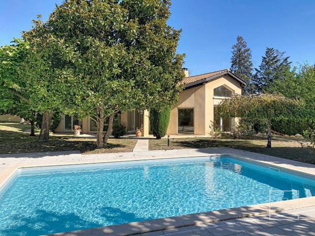 Maison 5 pièces 230 m²
