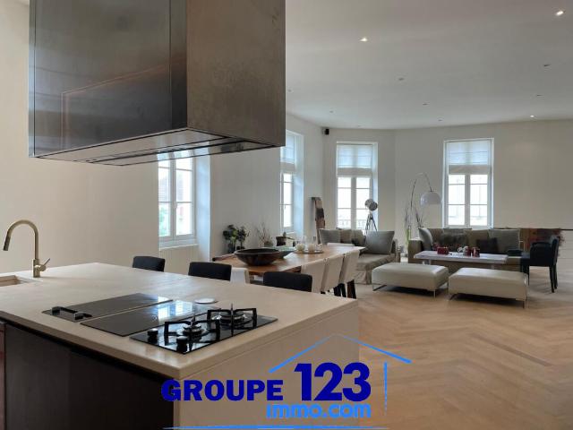 Maison 5 pièces 230 m²