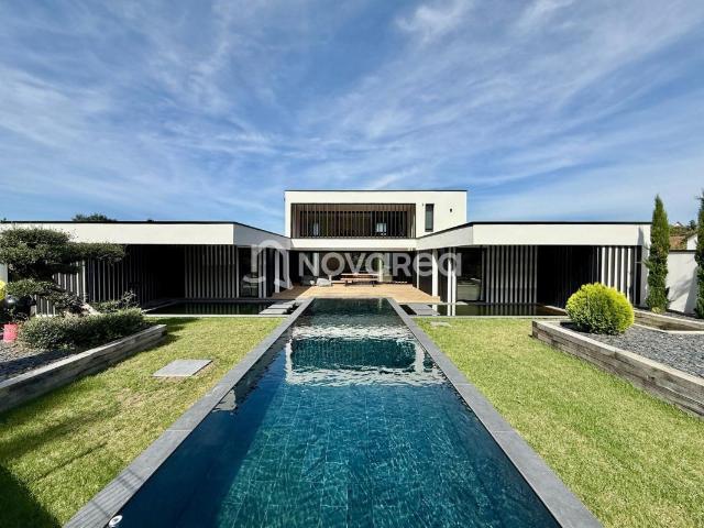 Maison 6 pièces 232 m²