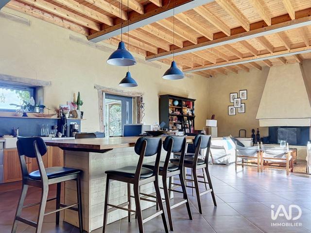 Maison 5 pièces 232 m²