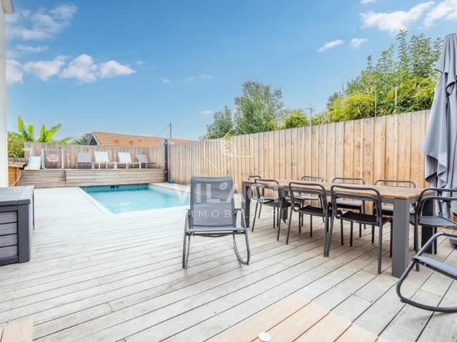 Maison 5 pièces 232 m²
