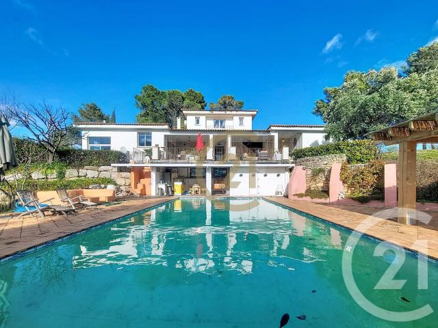 Maison 5 pièces 233 m²