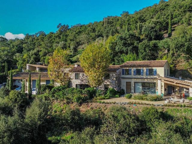 Maison 5 pièces 245 m²