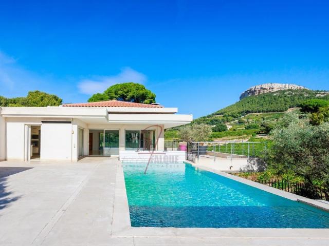 Maison 5 pièces 245 m²
