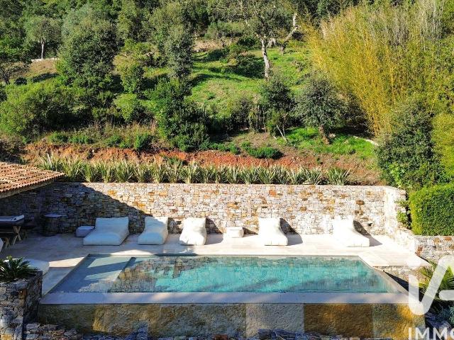 Maison 5 pièces 245 m²