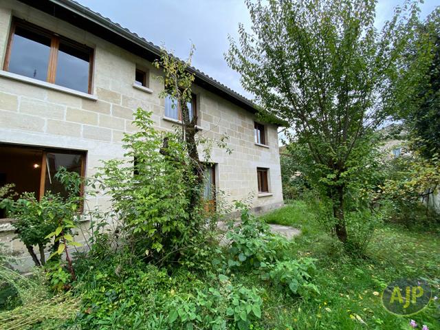Maison 5 pièces 246 m²