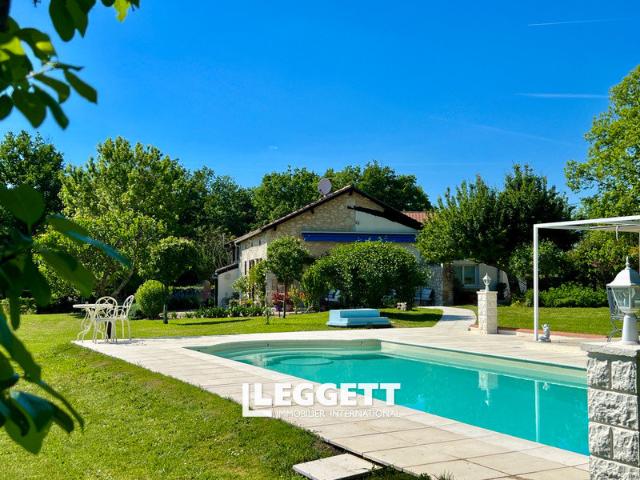 Maison 5 pièces 240 m²