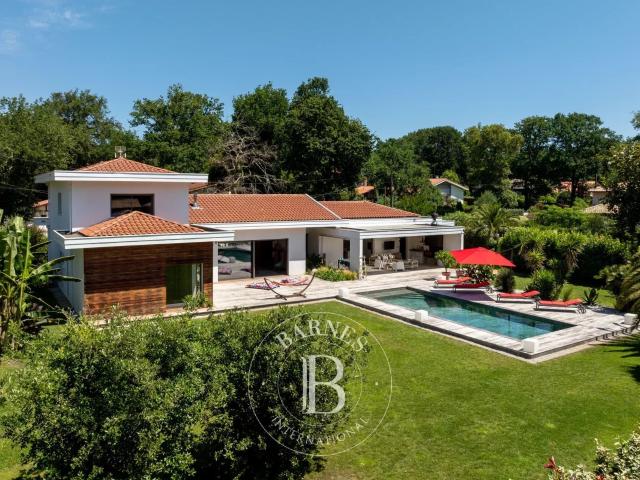 Maison 5 pièces 240 m²