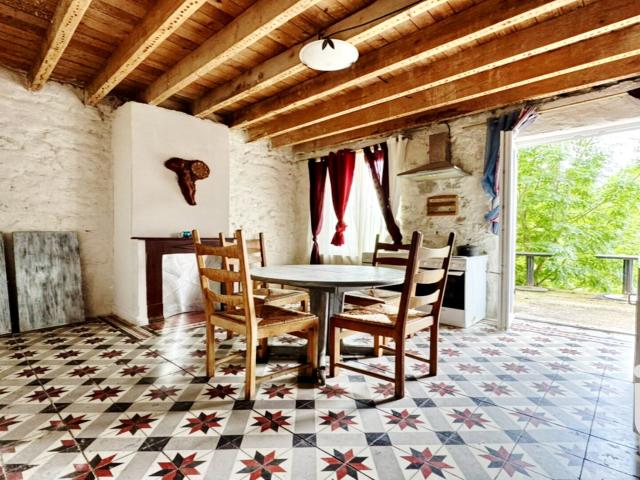 Maison 5 pièces 240 m²