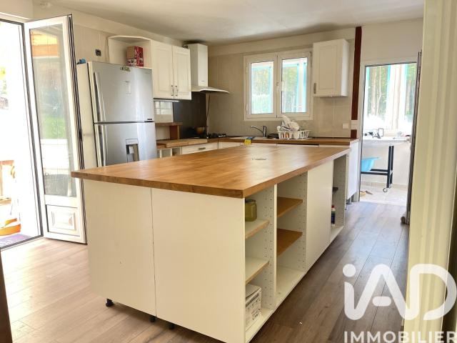 Maison 5 pièces 240 m²