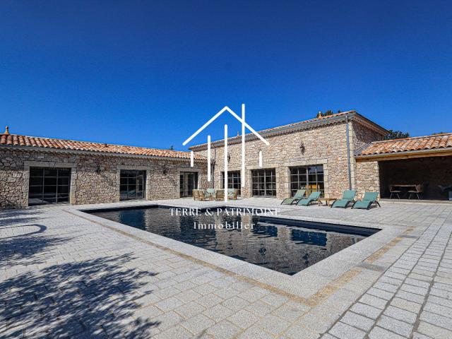 Maison 5 pièces 240 m²