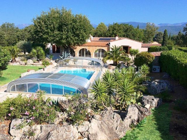 Maison 5 pièces 240 m²