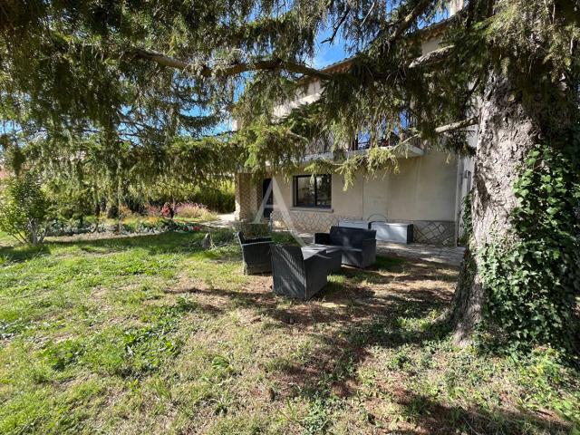 Maison 5 pièces 243 m²