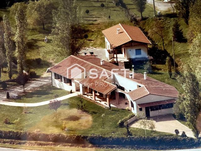 Maison 5 pièces 250 m²