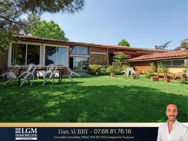 Maison 8 pièces 366 m²