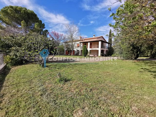 Maison 5 pièces 250 m²