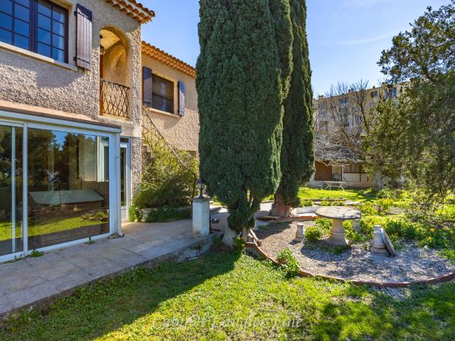 Maison 5 pièces 250 m²