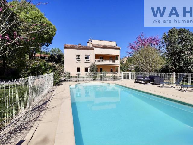 Maison 5 pièces 252 m²