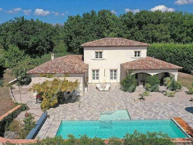 Maison 6 pièces 222 m²