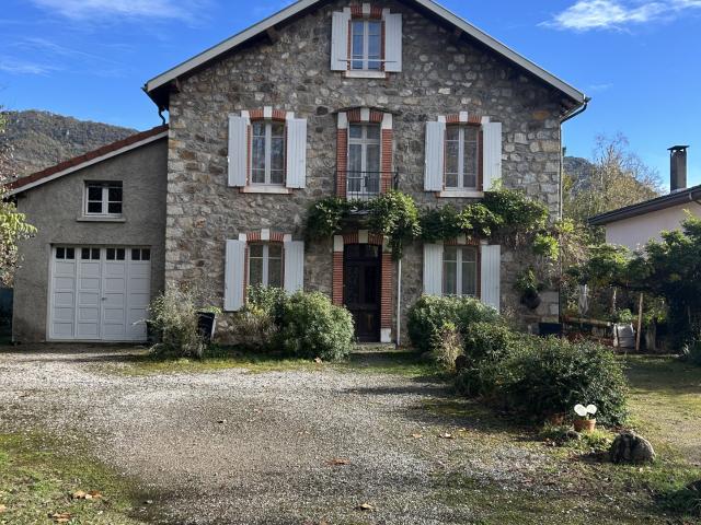 Maison 8 pièces 253 m²