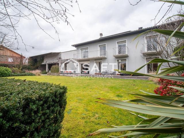 Maison 7 pièces 260 m²