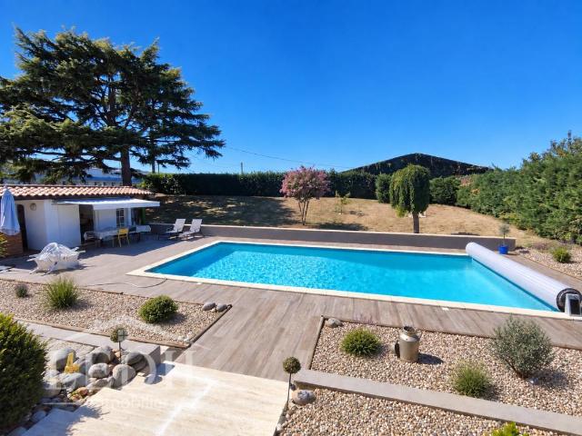 Maison 5 pièces 260 m²