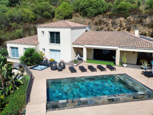 Maison 5 pièces 270 m²
