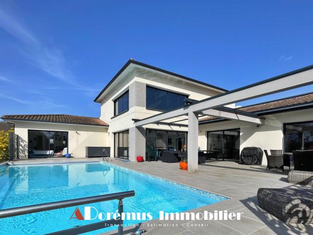 Maison 5 pièces 271 m²
