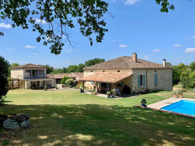 Maison 5 pièces 272 m²