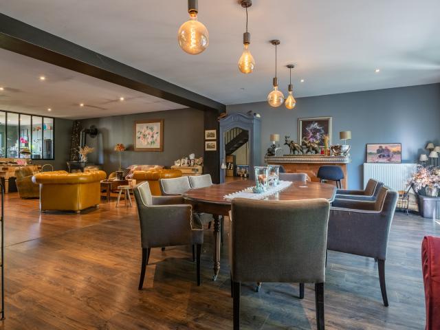 Maison 5 pièces 272 m²