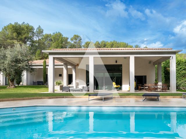 Maison 5 pièces 272 m²