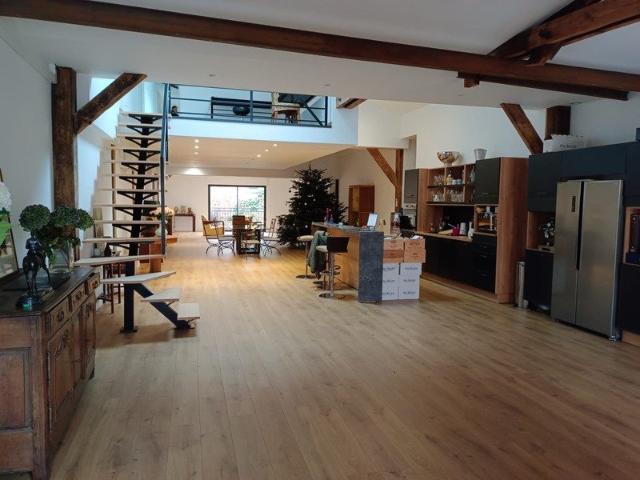 Maison 5 pièces 285 m²