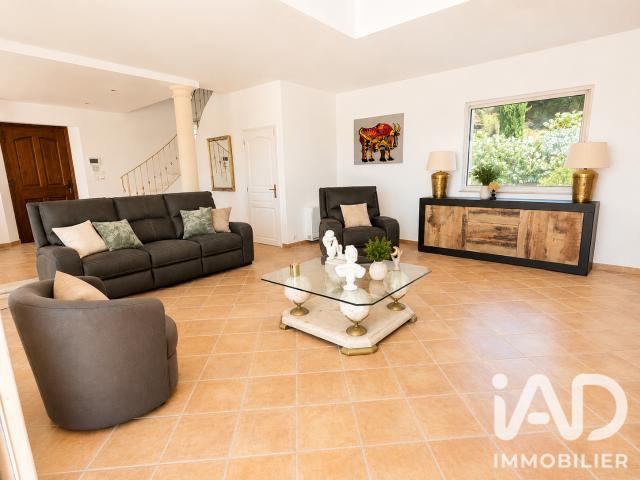 Maison 5 pièces, 287 m² à louer à Châteauneuf Grasse 06740