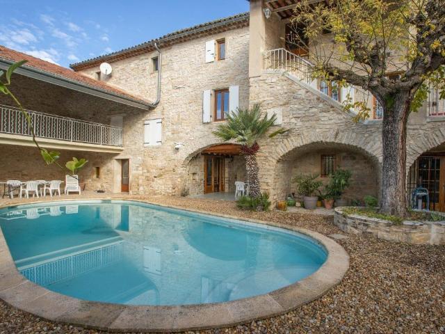 Maison 5 pièces 288 m²