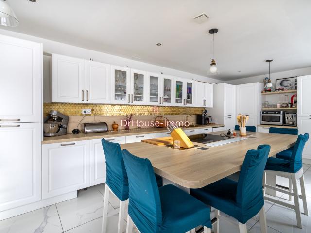 Maison 5 pièces 2 appartements 126 M2 sur 197 M2 de terrain TOULON Est