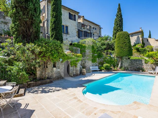 Maison 9 pièces 304 m²