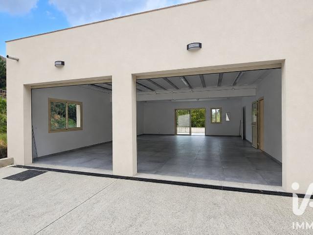 Maison 5 pièces 305 m²