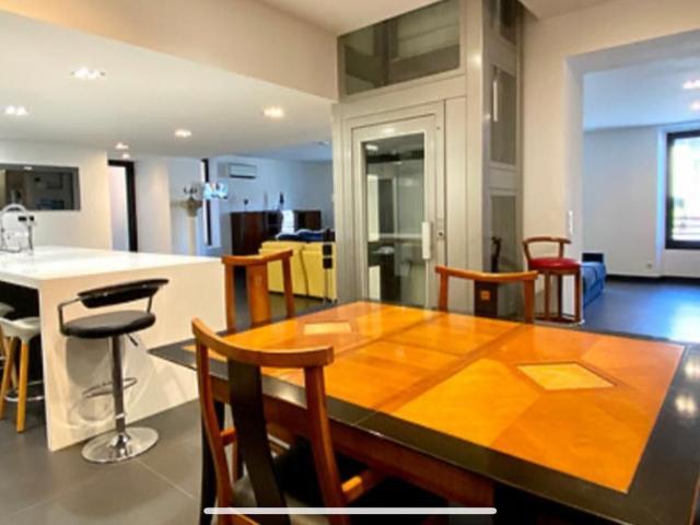 Maison 5 pièces 300 m²