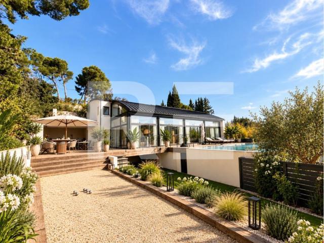 Maison 5 pièces 300 m²