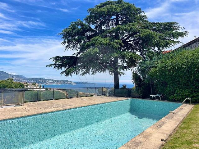 Maison 5 pièces 301 m²