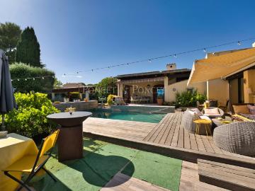 Maison 5 pièces 318 m²