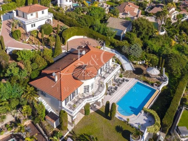 Maison 5 pièces 319 m²